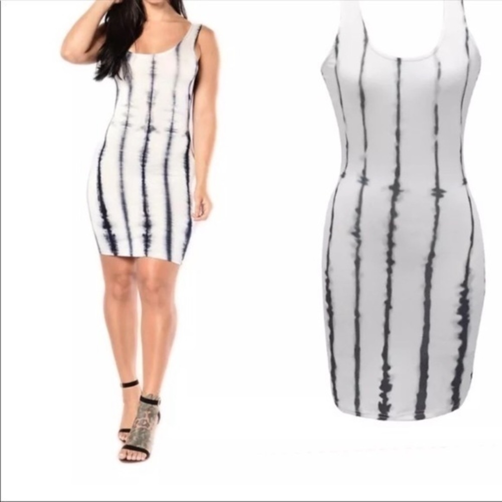 ❣️ Sale was $38 down sizing ❣️ Cute mini cutout dress